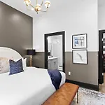 Beautiful Downtown 2 Bedroom 2 Bath Condo 3 Blocks From Superdome Or Parade Route