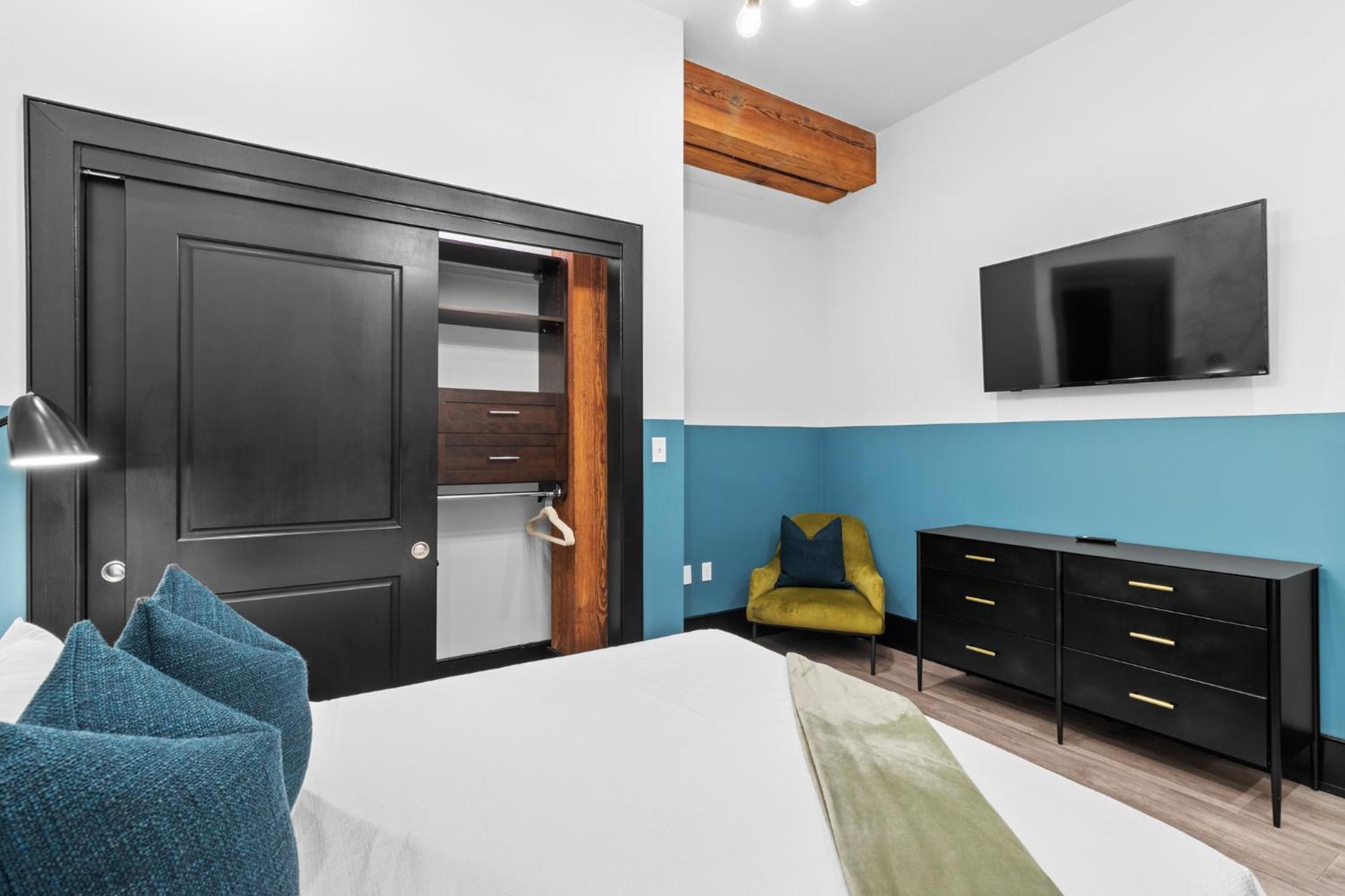 Beautiful Downtown 2 Bedroom 2 Bath 3 Blocks From Superdome Or Parade Route Hotel *