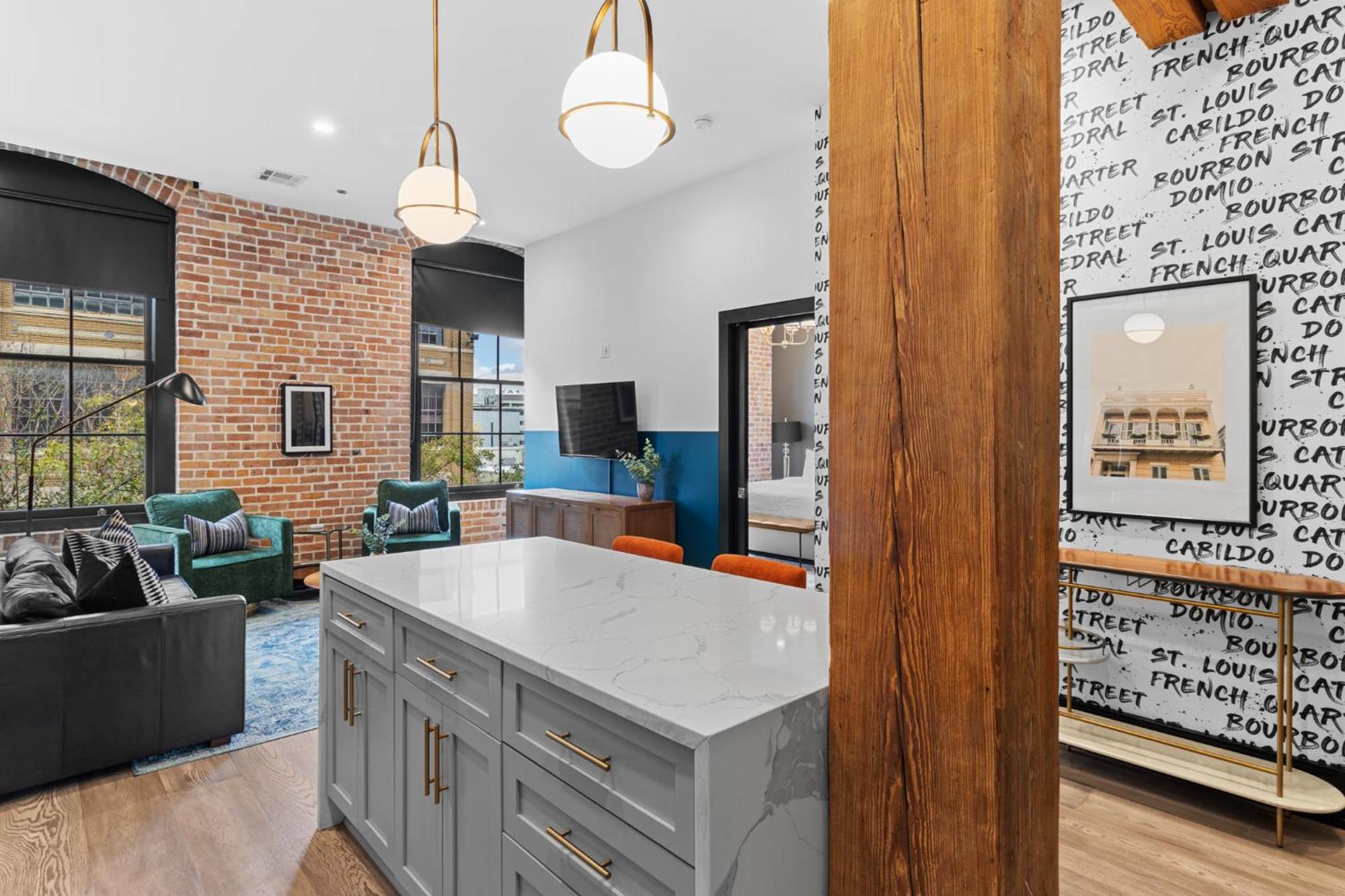 Beautiful Downtown 2 Bedroom 2 Bath 3 Blocks From Superdome Or Parade Route * New Orleans