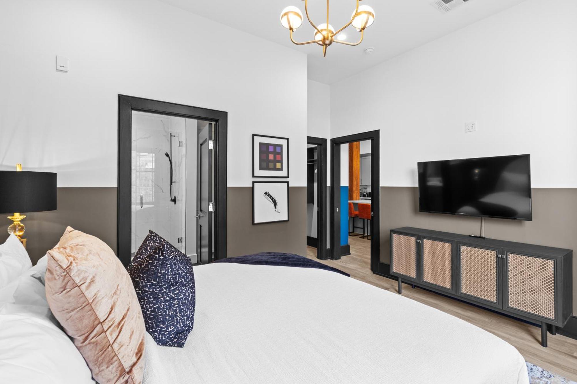 Hotel Beautiful Downtown 2 Bedroom 2 Bath 3 Blocks From Superdome Or Parade Route