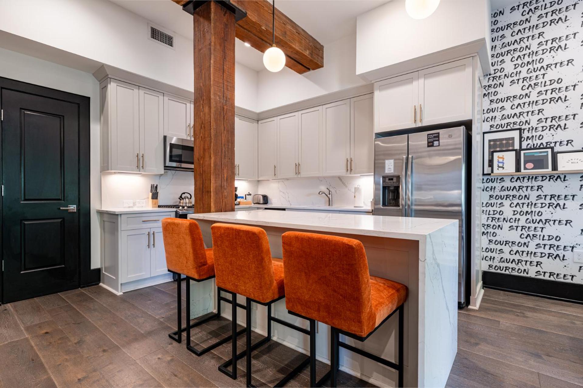 Hotel Beautiful Downtown 2 Bedroom 2 Bath 3 Blocks From Superdome Or Parade Route New Orleans