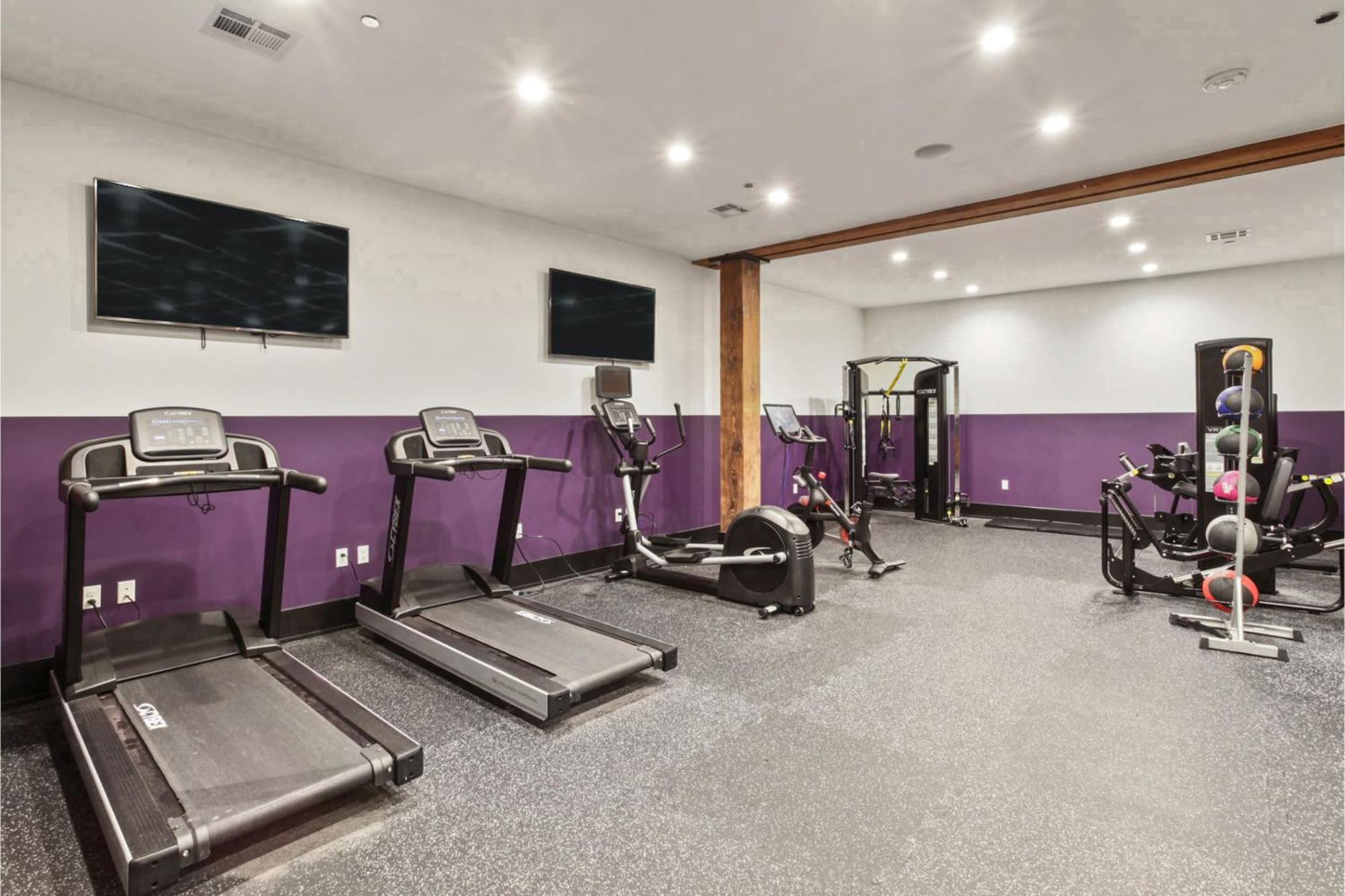 Beautiful Downtown 2 Bedroom 2 Bath 3 Blocks From Superdome Or Parade Route New Orleans