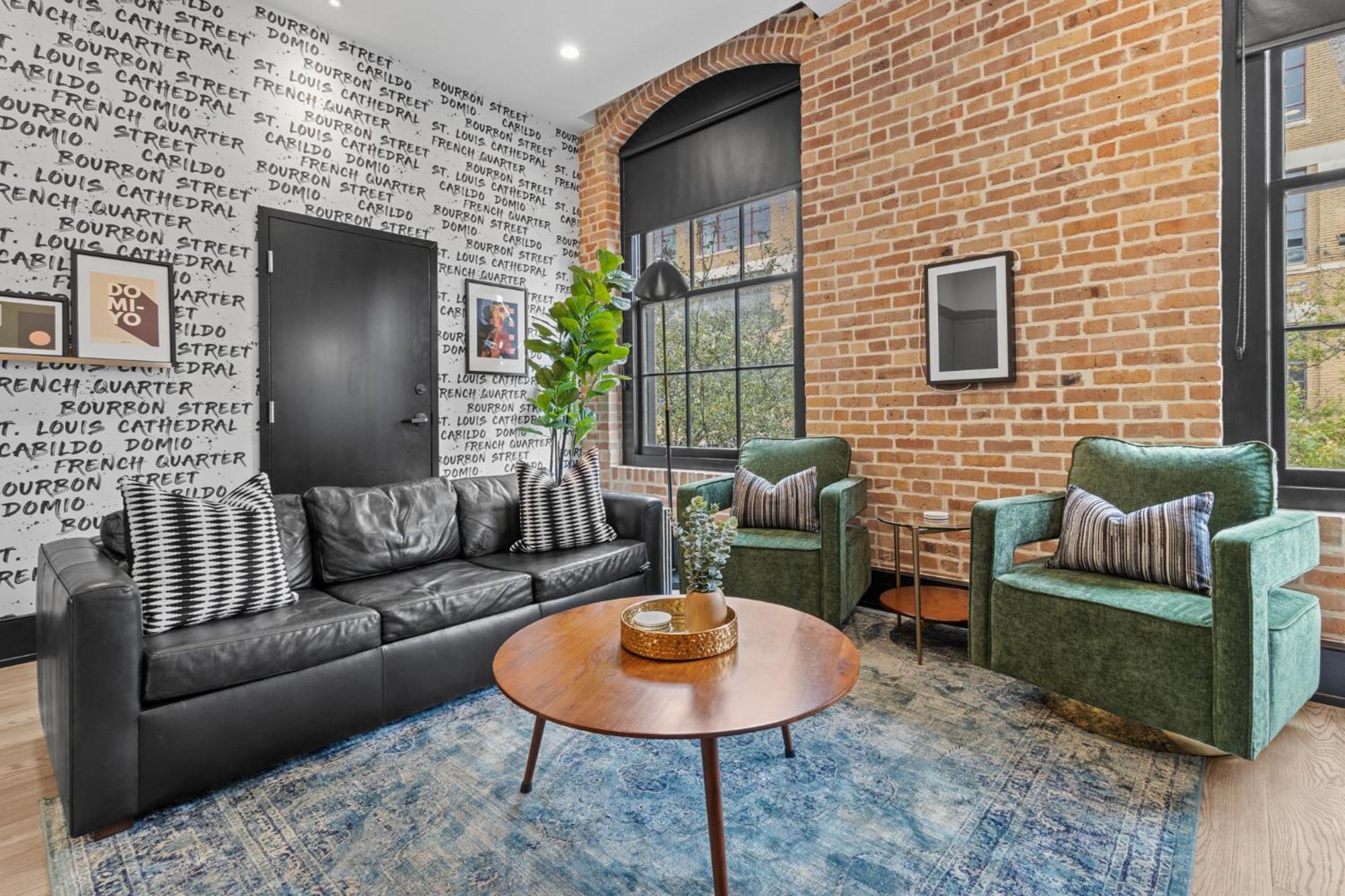 Beautiful Downtown 2 Bedroom 2 Bath 3 Blocks From Superdome Or Parade Route * New Orleans