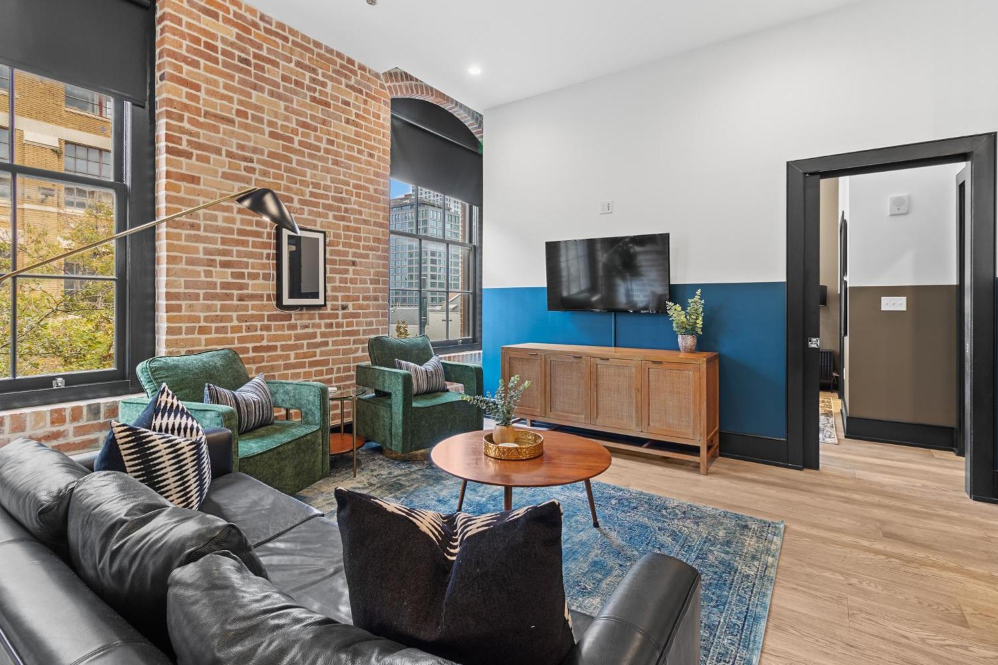 Hotel Beautiful Downtown 2 Bedroom 2 Bath 3 Blocks From Superdome Or Parade Route