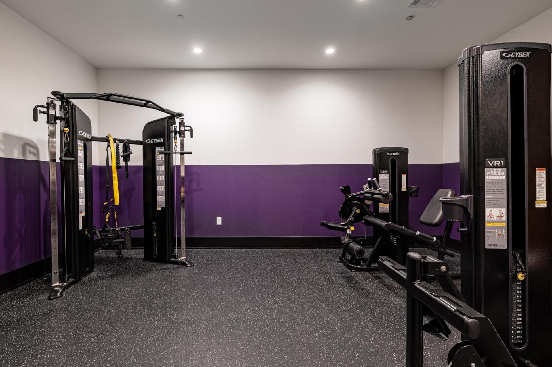 Beautiful Downtown 2 Bedroom 2 Bath 3 Blocks From Superdome Or Parade Route Hotel