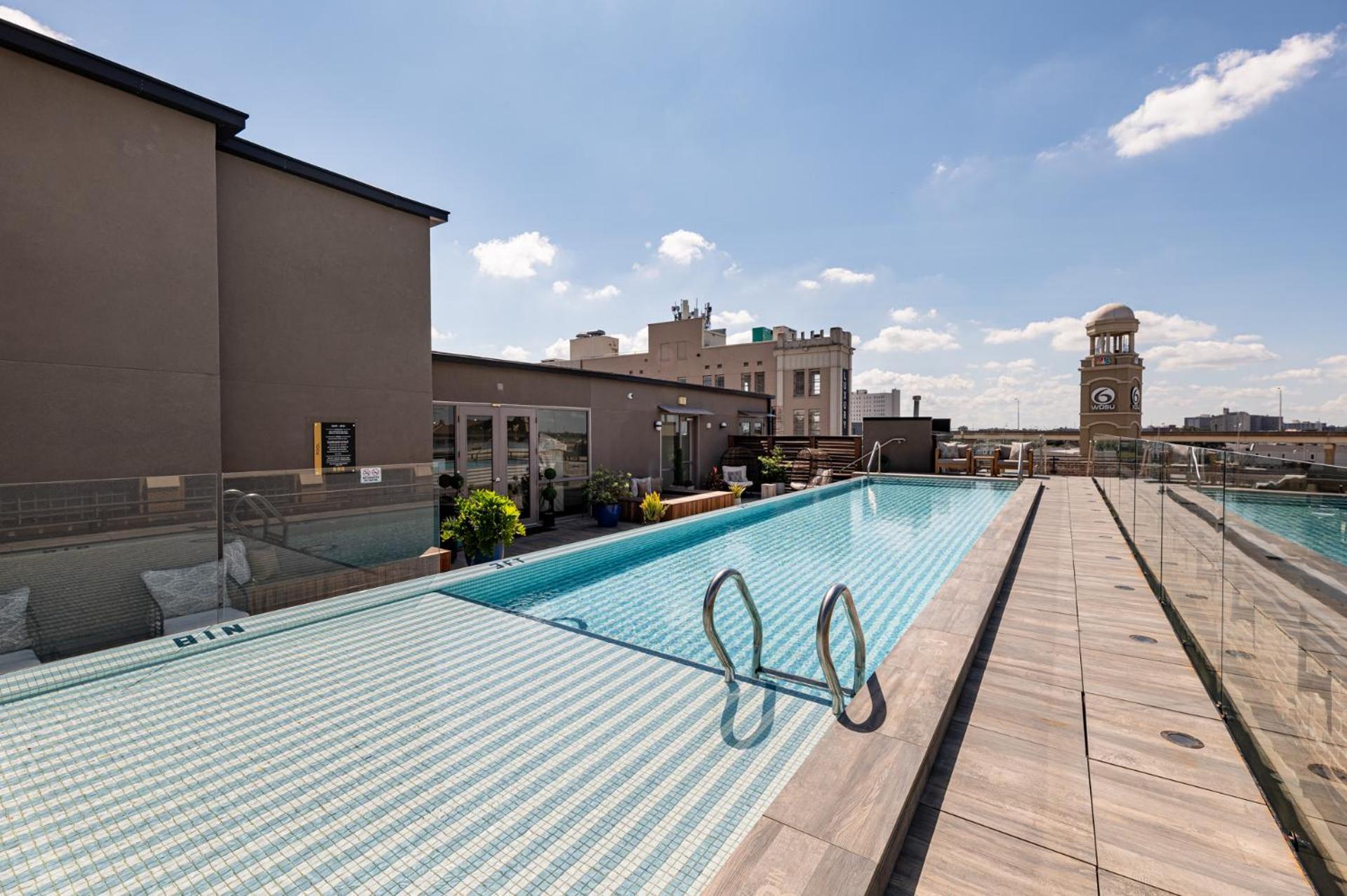 Hotel Beautiful Downtown 2 Bedroom 2 Bath 3 Blocks From Superdome Or Parade Route