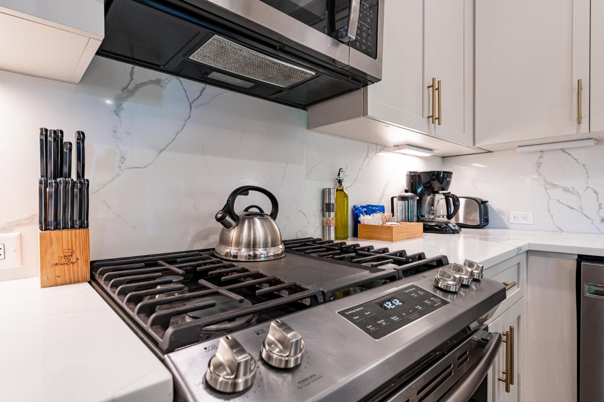 Beautiful Downtown 2 Bedroom 2 Bath 3 Blocks From Superdome Or Parade Route
