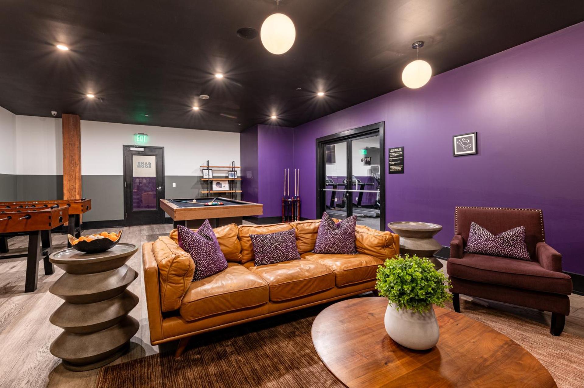 Beautiful Downtown 2 Bedroom 2 Bath 3 Blocks From Superdome Or Parade Route *
