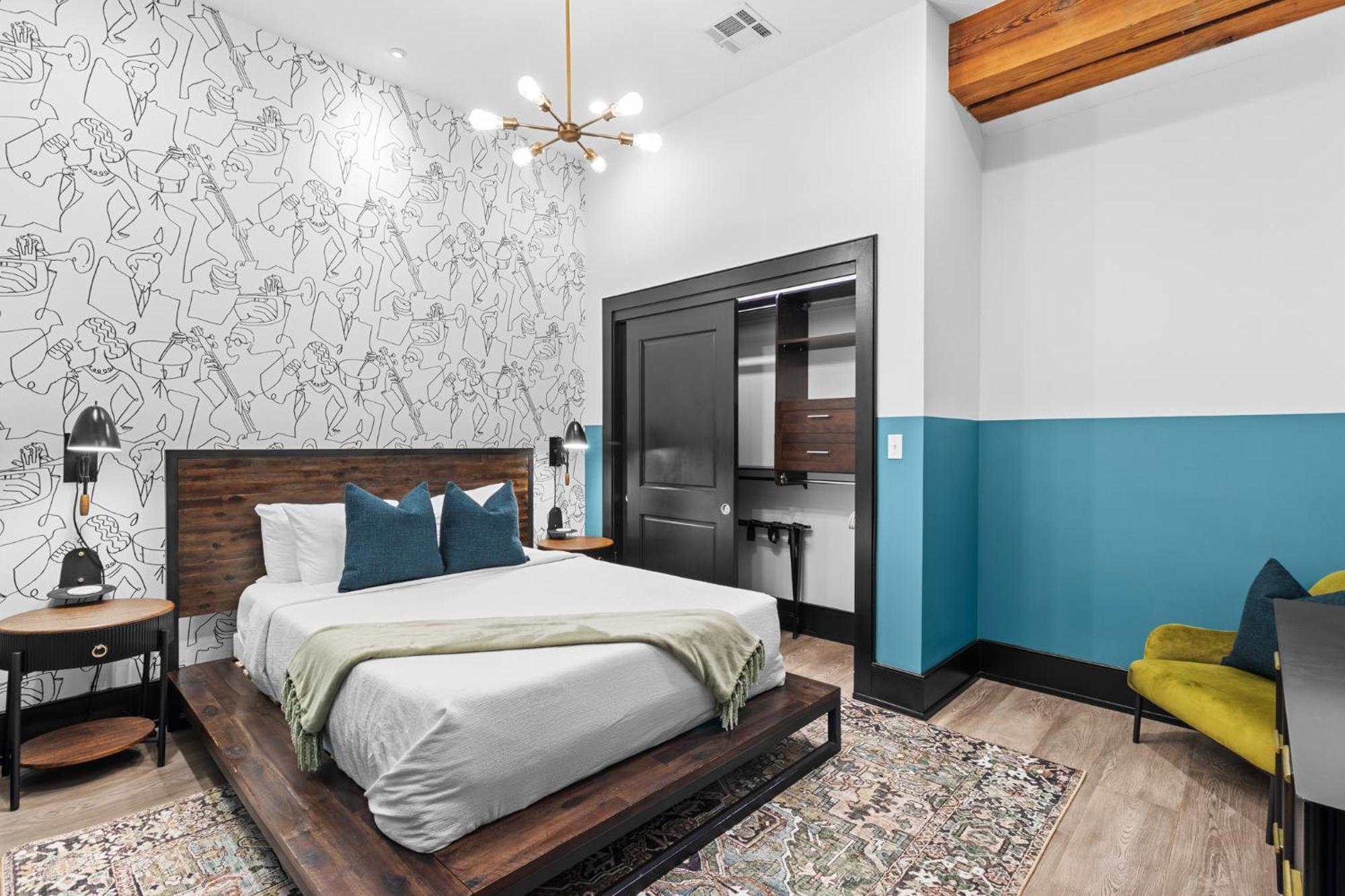 Beautiful Downtown 2 Bedroom 2 Bath 3 Blocks From Superdome Or Parade Route New Orleans