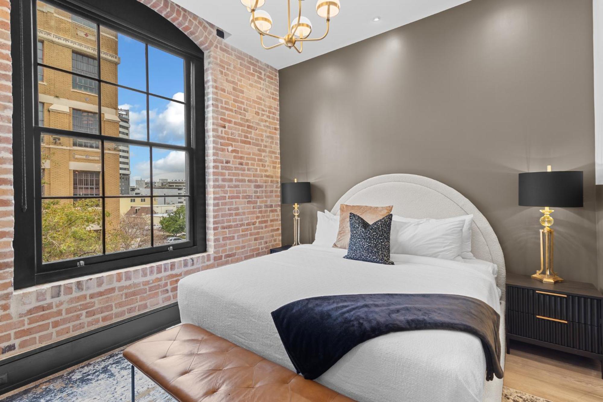 Beautiful Downtown 2 Bedroom 2 Bath 3 Blocks From Superdome Or Parade Route * New Orleans