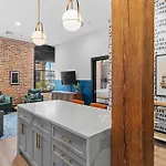 Beautiful Downtown 2 Bedroom 2 Bath Condo 3 Blocks From Superdome Or Parade Route