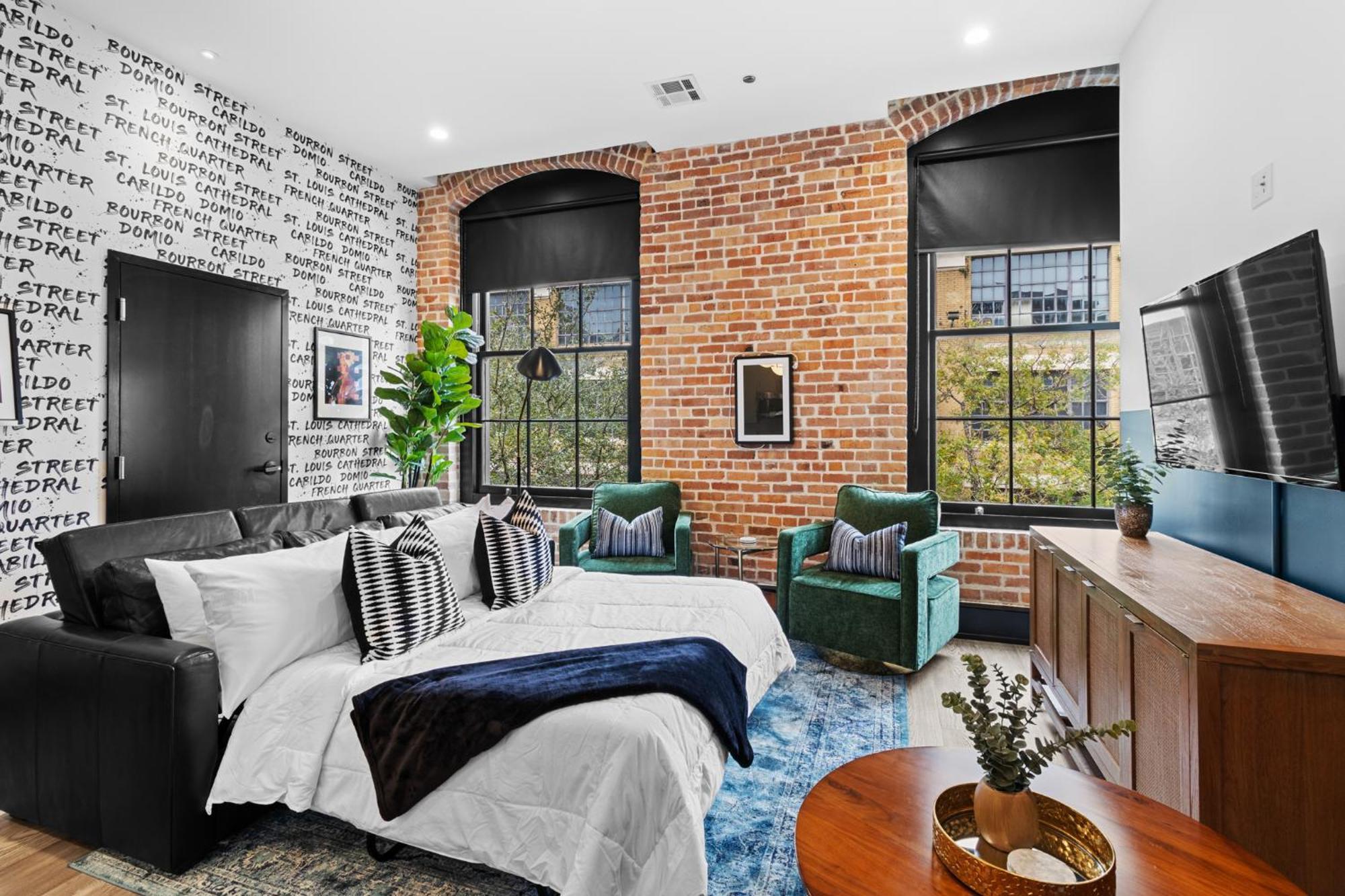 Hotel Beautiful Downtown 2 Bedroom 2 Bath 3 Blocks From Superdome Or Parade Route New Orleans